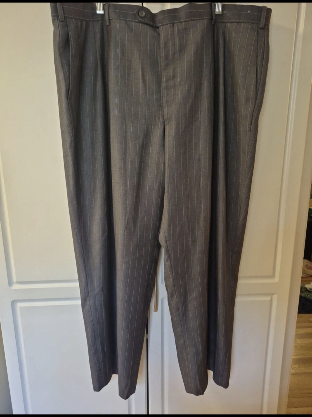 Caravelli Men's Grey Pinstripe Pleated Men's Pinstripe Dress Pants - Gray